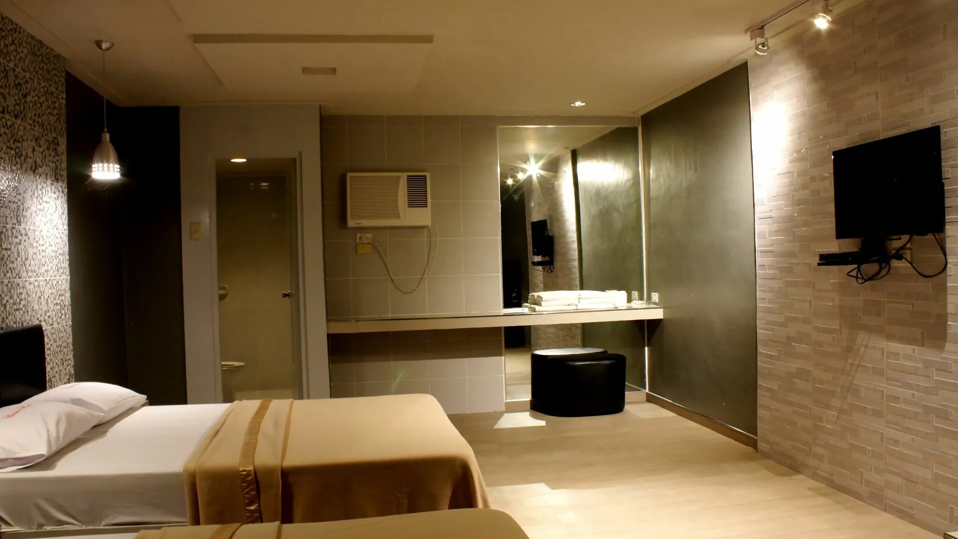 ***  New Winston Hotel Pasay Philippines